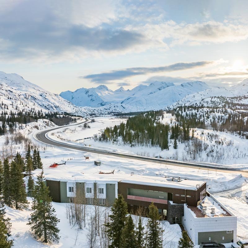 The Tsaina Lodge with the Worthington Glacier behind it