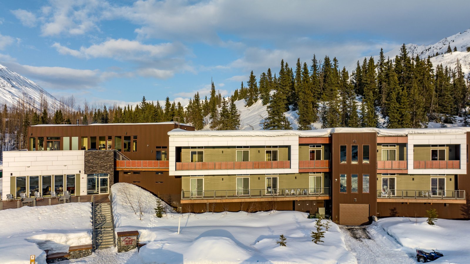 Tsaina Lodge